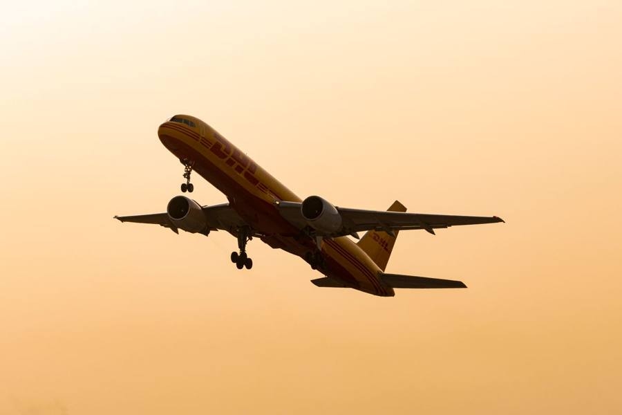 Cargo plane taking off, shipping consolidated orders door-to-door by air